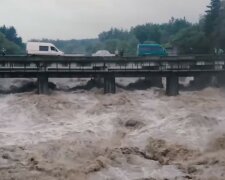 Потопы в Прикарпатье. Фото: YouTube, скрин