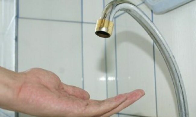 Могут не включить целые сутки: Киев оставили без воды, что произошло