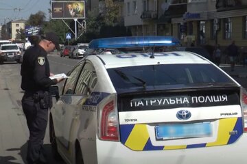 Патрульная полиция на дороге. Фото: скриншот YouTube-видео