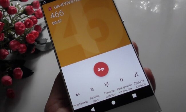 Смартфон. Фото: YouTube, скрін