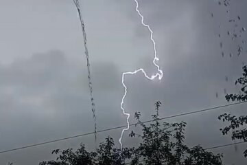 Молния. Фото: скриншот  YouTube-видео