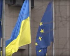 Прапори ЄС та України. Фото: скріншот YouTube-відео