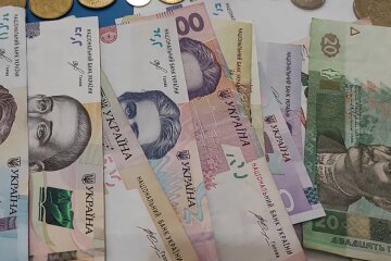 Деньги.  Фото: скриншот YouTube-видео