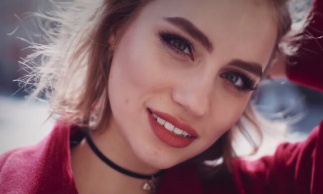Девушка. Фото: скриншот YouTube-видео