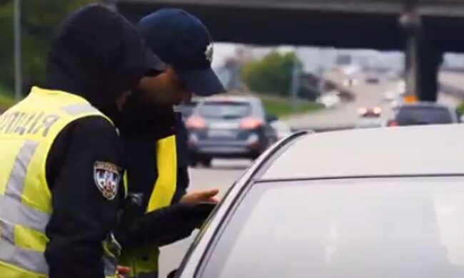 Сотрудники патрульной полиции. Фото: скриншот YouTube-видео