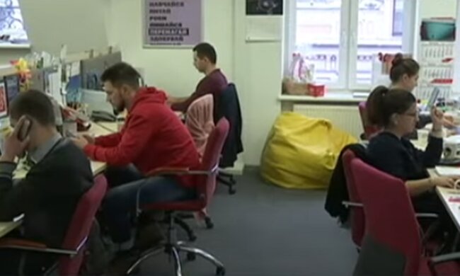 Госстат сравнил доходы мужчин и женщин в Украине. Фото: скриншот YouTube-видео