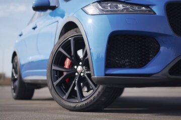 Jaguar F-Pace SVR. Фото: Youtube
