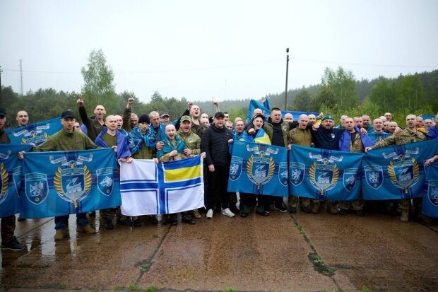 15 травня відбувся перший етап обміну військовополоненими в рамках 1000 на 1000 на рідну землю повернулось 205 захисників України. Фото: МВС та зі сторінки Прем'єр-міністра