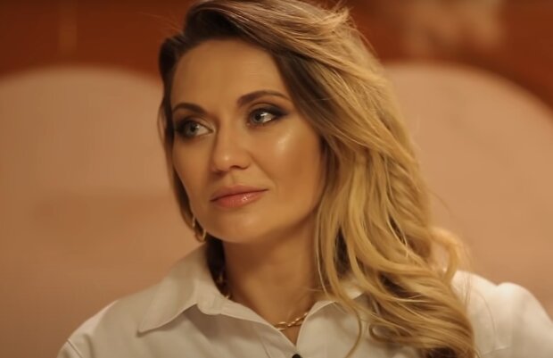 Актриса Анна Саливанчук впечатлила пышными формами в бездонном декольте