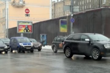 Автомобили на дороге, фото: Скриншот YouTube