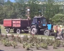 Так же было в Бахмуте и Авдеевке: в Покровске, за 20 км от фронта, сажают цветочки, а не роют окопы – видео