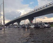 В Киеве очередной потоп после ливня. Фото: скрин youtube