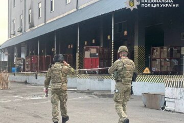 Взрыв посылки при осмотре в Киеве: полиция на месте происшествия