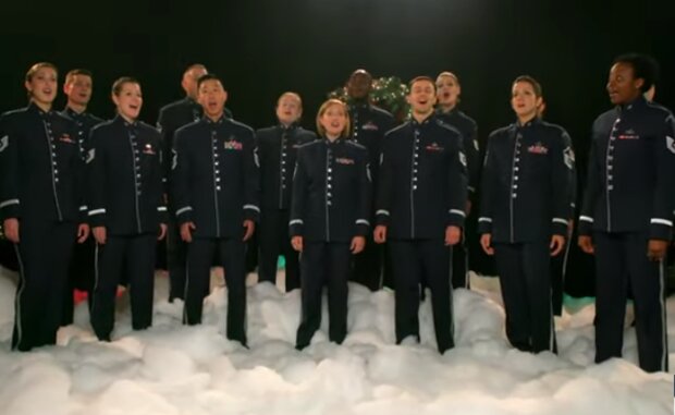 Военный оркестр США исполнил для украинцев "Щедрик". Фото: скриншот YouTube-видео