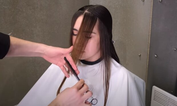 Стрижка волос. Фото: скриншот YouTube-видео