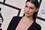 Соблазнительные вишенки и подтянутый живот: кожаный look модели Беллы Хадид наповал сразил поклонников