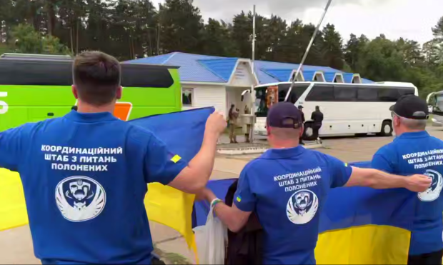 Нардеп рассказал правду о возвращении пленных военных в Украину. Фото: YouTube