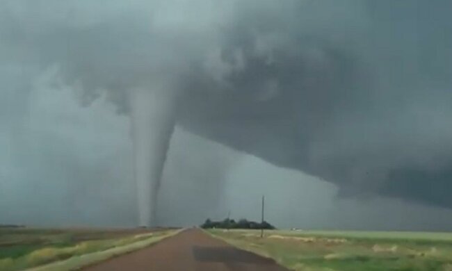 Синоптики прогнозируют много смерчей и гроз. Фото: скрин youtube