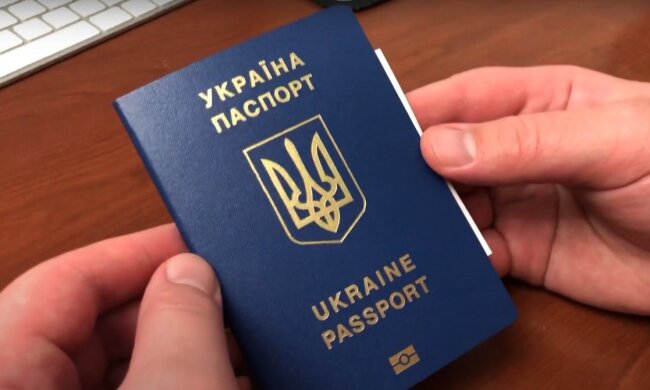 Паспорт. Фото: YouTube, скрін