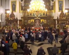 Кидались яйцами и устроили давку: как московский патриархат провел службу в Святогорской лавре
