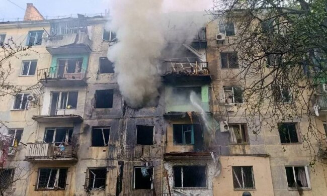 Наслідки атаки рф на Павлоград: пошкоджений багатоповерховий будинок, Дніпропетровська область