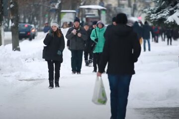 Люди. Фото: скріншот YouTube-відео