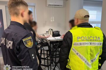 Представлялися латвійськими правоохоронцями: українські поліцейські ліквідували мережу кол-центрів, що ошукували громадян країн ЄС