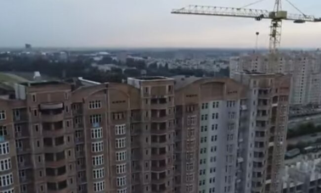 Строительство дома. Фото: скриншот YouTube-видео