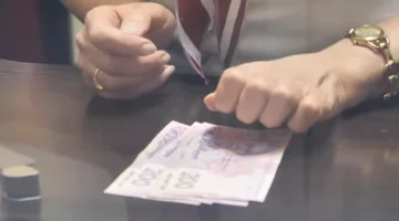 Фонд социального страхования отчитался о росте выплат. Фото: скриншот Youtube