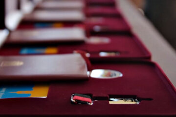 Награды Украины. Фото: скриншот YouTube-видео.