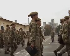 Дівчата в армії. Фото: скріншот YouTube-відео
