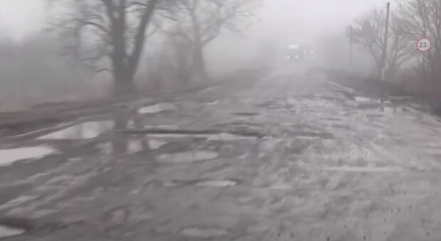 "Велике будівництво" від Зеленського пройшло повз: журналісти знайшли найгіршу дорогу в Україні