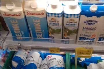 Продаж молока. Фото: скрін відео
