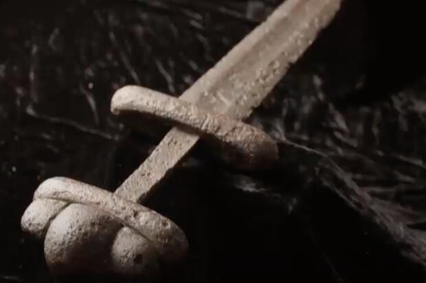 Стародавній меч. Фото: скріншот YouTube