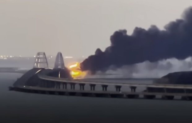 Пожежа на Кримському мості. Фото: скріншот YouTube-відео