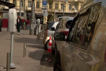 Парковка авто. Фото: скриншот Youtube