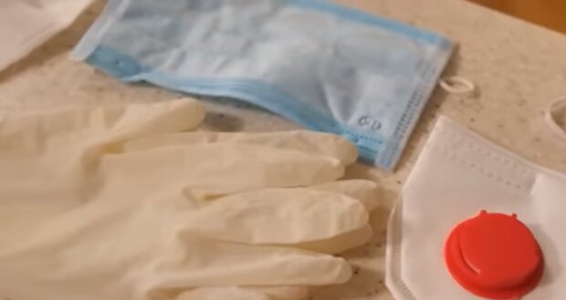 Украинцам дали советы по утилизации использованных масок и перчаток. Фото: скриншот YouTube