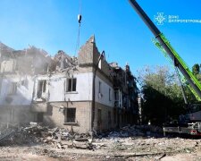 Последствия ракетного удара по жилому кварталу в Днепре
