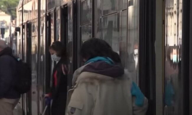 "Час для пожилых людей". Фото: скриншот Youtube