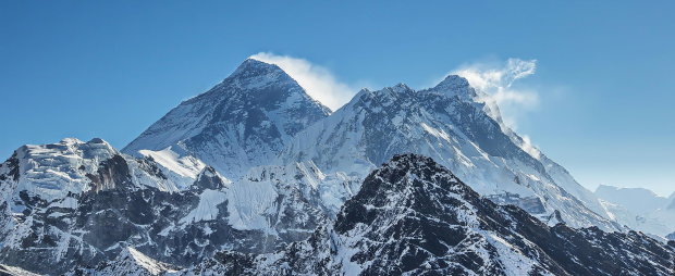 Эверест собирает жертвы: за 10 дней на вершине погиб 11 человек