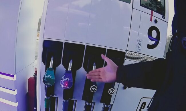 Ценники на украинских АЗС зашкаливают: бензин и дизтопливо дорожает с каждым днем