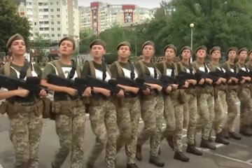 Жінки військові. Фото: YouTube, скрін