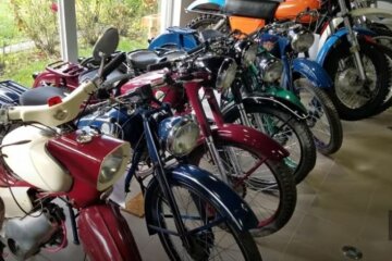 Коллекция мотоциклов. Фото: скриншот YouTube