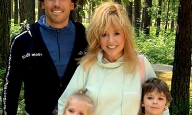 Пугачева и Галкин с детьми. Фото: скриншот Youtube