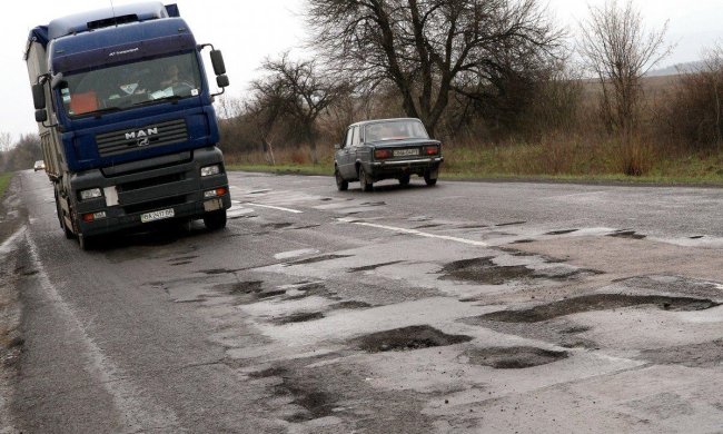 Ямы на дорогах Украины