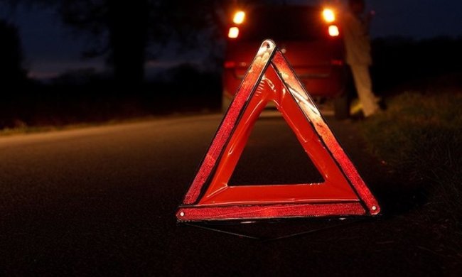 Массовое ДТП в столице: грузовик протаранил сразу девять авто, части машин разбросало по дороге