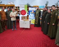 Військові капелани Київського гарнізону Національної гвардії України звершили спільну молитву у бібліотеці

