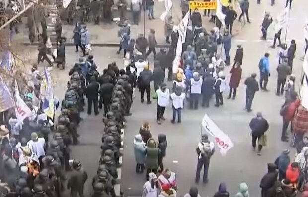 Митинги в Киеве. Фото: скриншот Youtube