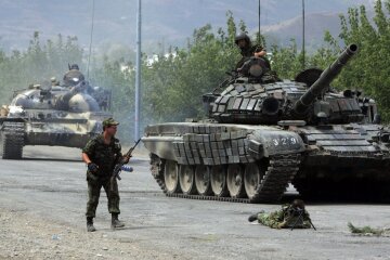 Что-то начнется: РФ на Донбассе срочно стягивает тяжелую технику и оборудует боевые позиции