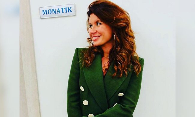 Жена Монатика засветила все свои прелести: пикантная фотосессия удалась - неотразимая красотка